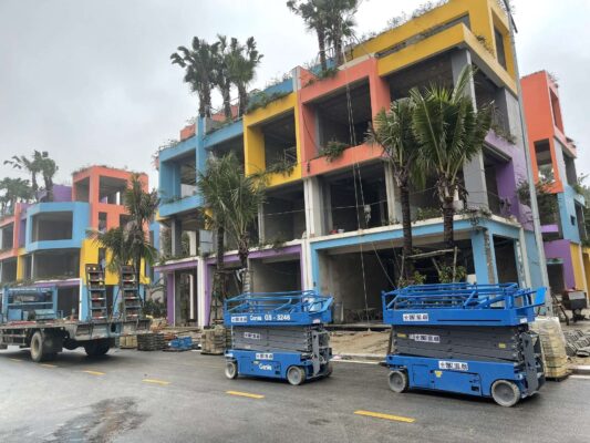 NHỮNG LỢI ÍCH KHI SỬ DỤNG XE NÂNG NGƯỜI