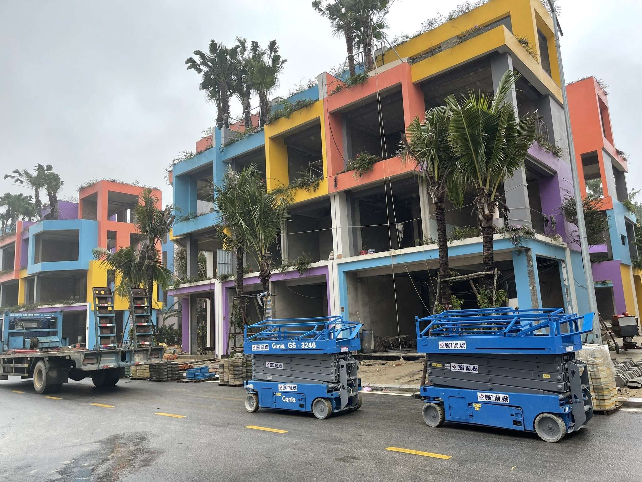 NHỮNG LỢI ÍCH KHI SỬ DỤNG XE NÂNG NGƯỜI